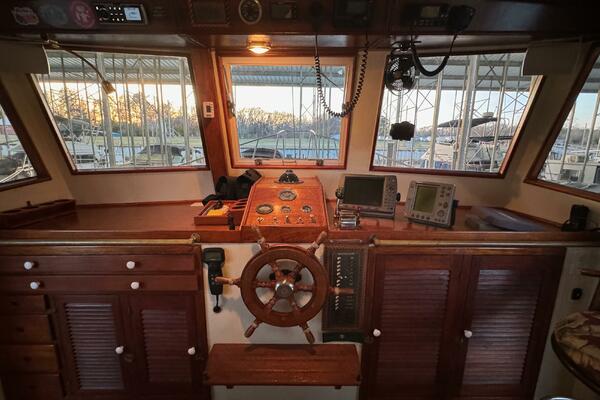 38 Kadey Krogen 42 Pilot House Facing Bow