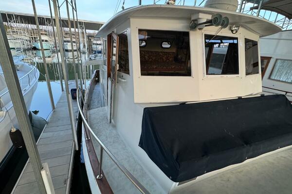 14 Kadey Krogen 42 Staboard Side