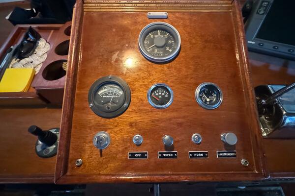 91 Pilot House Gauges