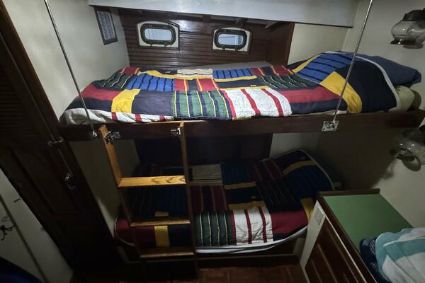39 Kadey Krogen Stateroom 2 Bunks