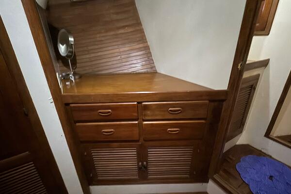 53 Kadey Krogen 42 Owners Stateroom Storage