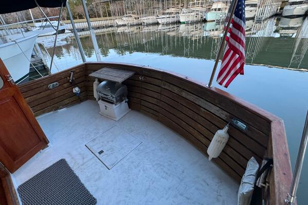 18 Kadey Krogen 42 Cockpit Facing Starboard Aft