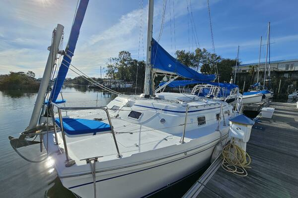 Photo of the 1992 Endeavour Catamaran 30 "Wind Song"