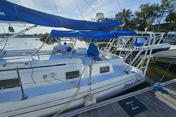 Photo of the 1992 Endeavour Catamaran 30 "Wind Song"