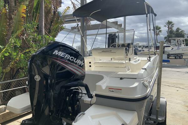 18ft Bayliner Yacht For Sale