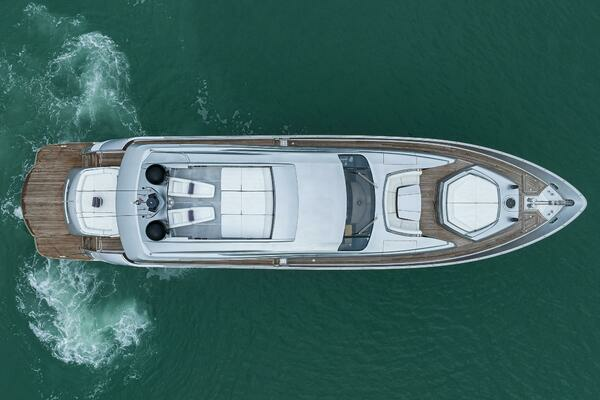 Photo of the 2009 Pershing 90 Express "Miura"