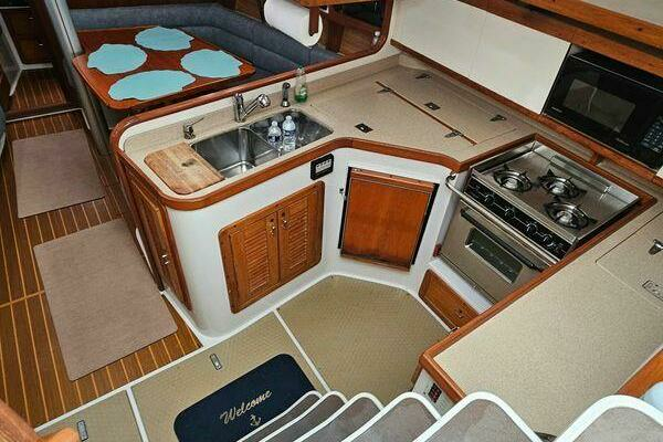 Photo of the 1995 Catalina 400 "Spray"