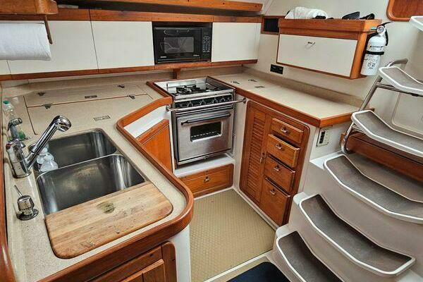 Photo of the 1995 Catalina 400 "Spray"