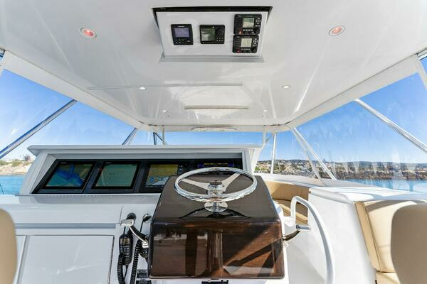 2007 Hatteras 64