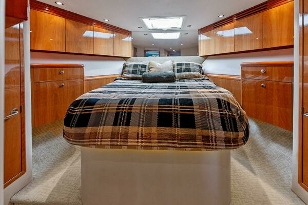 2007 Hatteras 64