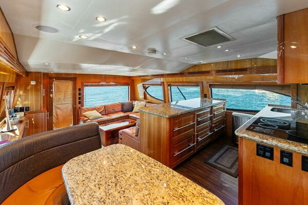 2007 Hatteras 64