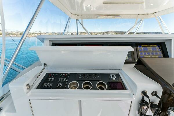 2007 Hatteras 64