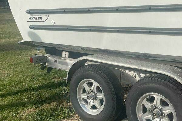 Photo of the 1990 Boston Whaler Frontier
