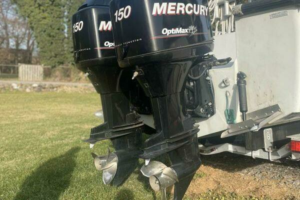 Photo of the 1990 Boston Whaler Frontier