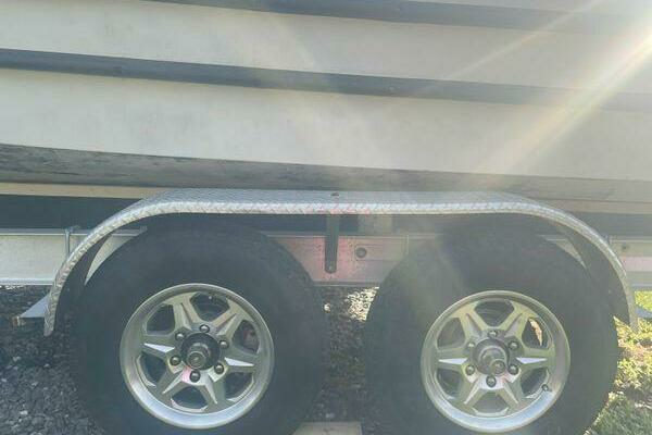 Photo of the 1990 Boston Whaler Frontier