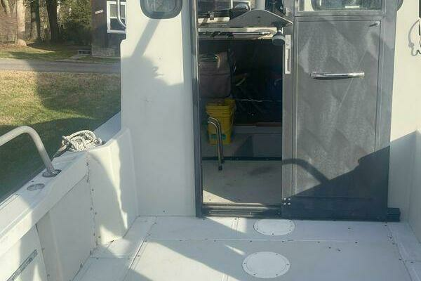 Photo of the 1990 Boston Whaler Frontier