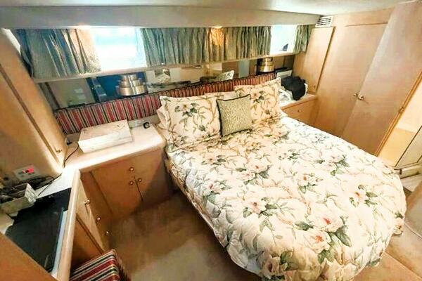 END RESORT 46ft Silverton Yacht For Sale