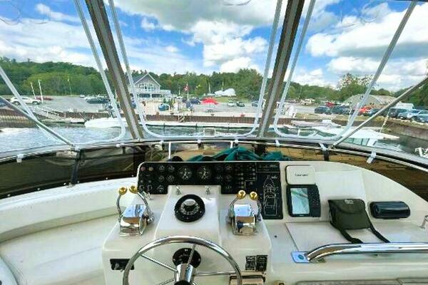END RESORT 46ft Silverton Yacht For Sale