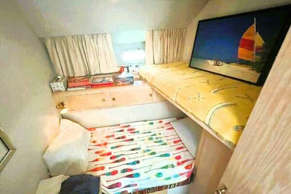 END RESORT 46ft Silverton Yacht For Sale