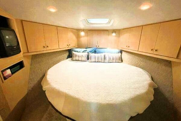 END RESORT 46ft Silverton Yacht For Sale