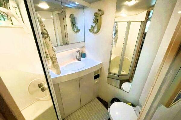 END RESORT 46ft Silverton Yacht For Sale