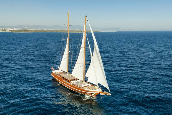 Photo of the 2013 East Yachting Custom "CAKIRYILDIZ"