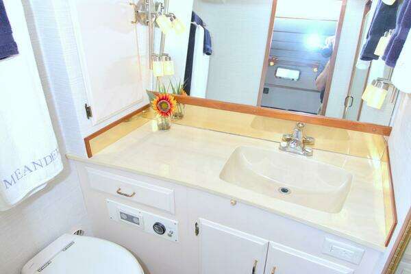 Brown 61ft Tollycraft Yacht For Sale