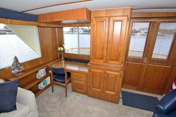 Brown 61ft Tollycraft Yacht For Sale