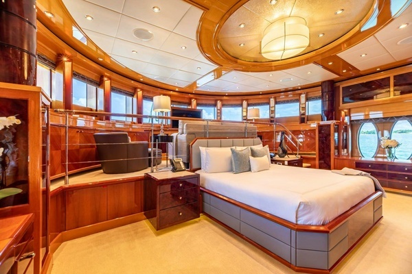 2011 Trinity Yachts 164