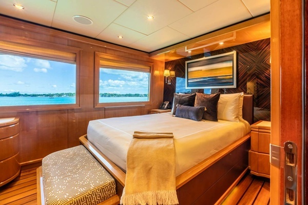 2011 Trinity Yachts 164