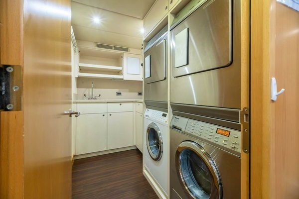 2011 Trinity Yachts 164