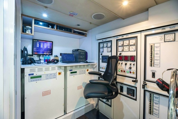 2011 Trinity Yachts 164