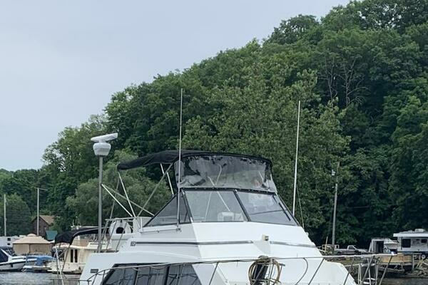 Photo of the 1984 Carver Mariner