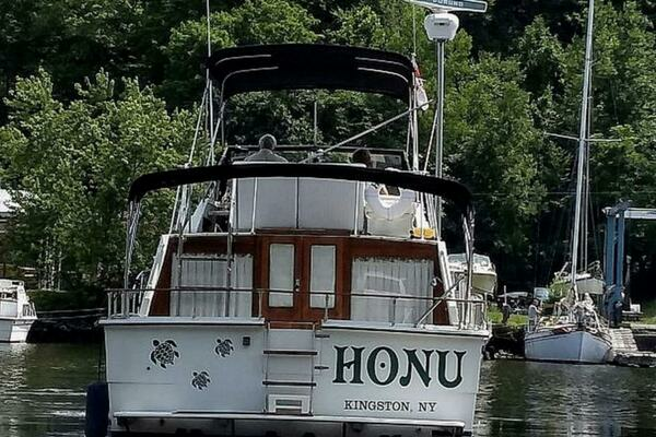 Photo of the 1984 Carver Mariner