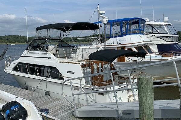 Photo of the 1984 Carver Mariner