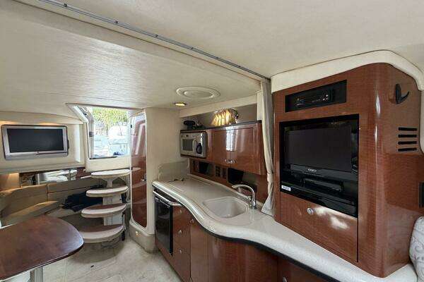 Photo of the 2005 Sea Ray 320 Sundancer "LUXE"