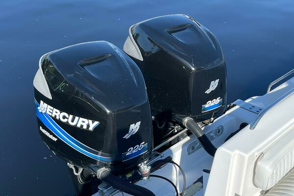 Photo of the 2004 Pro-Line 30 Express "Sea Breeze"