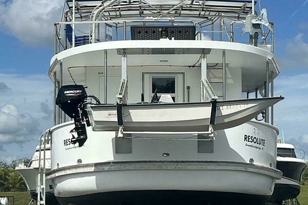 Photo of the 1987 Custom Pilothouse "RESOLUTE"
