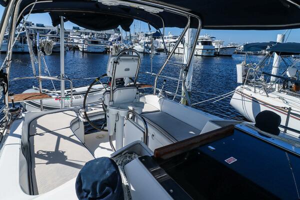 Utopia 33ft Hunter Yacht For Sale