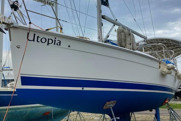 Utopia 33ft Hunter Yacht For Sale