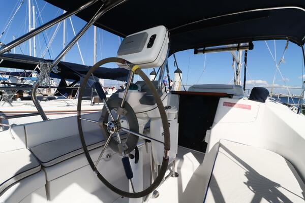 Utopia 33ft Hunter Yacht For Sale