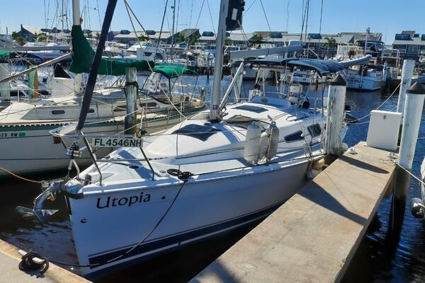 Utopia 33ft Hunter Yacht For Sale