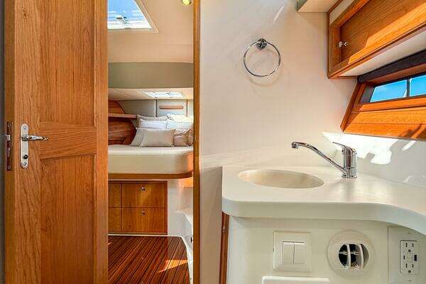 42ft MJM Yacht For Sale