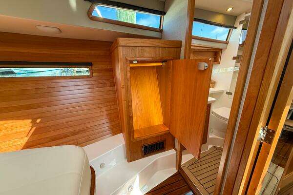 42ft MJM Yacht For Sale