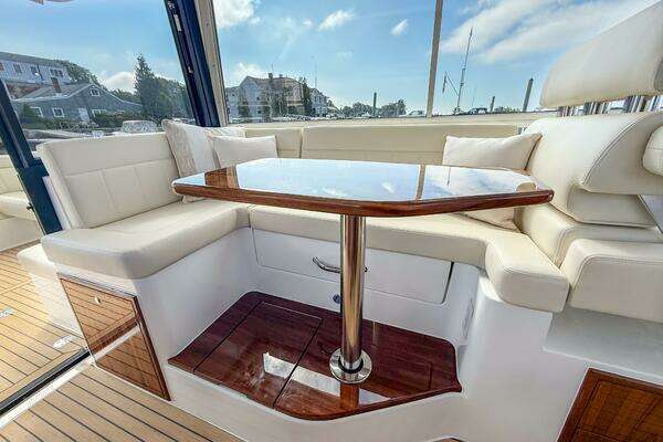 42ft MJM Yacht For Sale