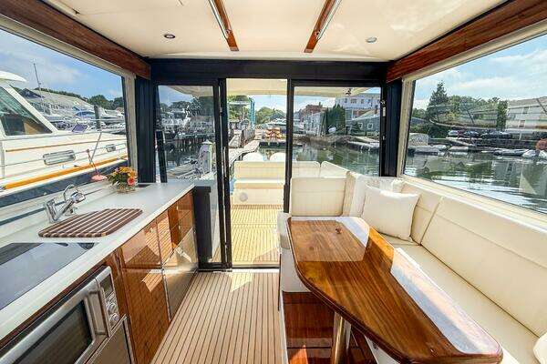42ft MJM Yacht For Sale