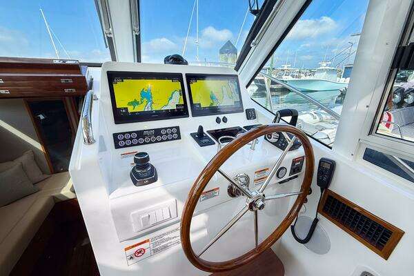 42ft MJM Yacht For Sale