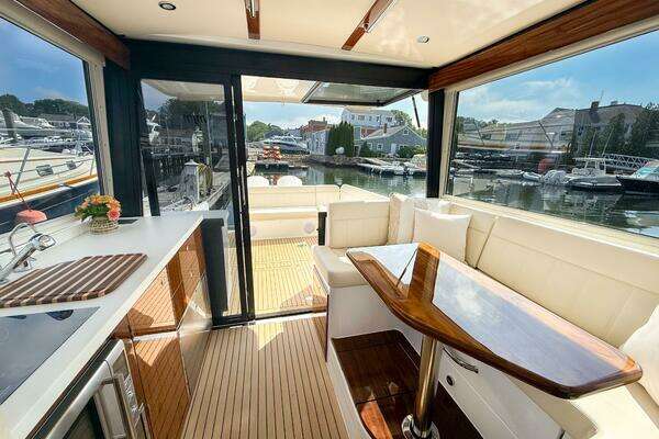 42ft MJM Yacht For Sale