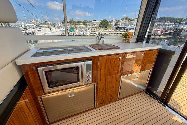 42ft MJM Yacht For Sale