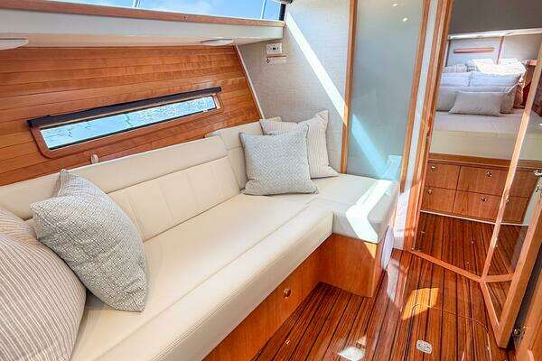 42ft MJM Yacht For Sale